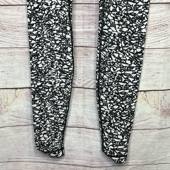 Lululemon Wunder Under High Rise Black and White Activewear Leggings Size 4 - Picture 4 of 11